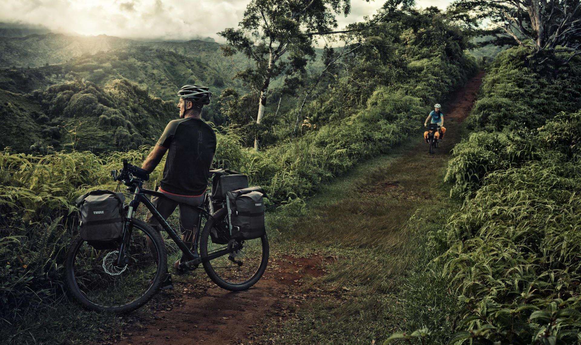 Thule Pack ’n Pedal Touring Panniers Lifestyle_4